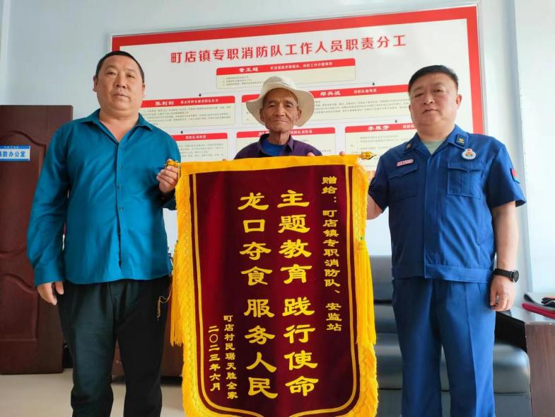 唱响革命歌曲强化党员意识